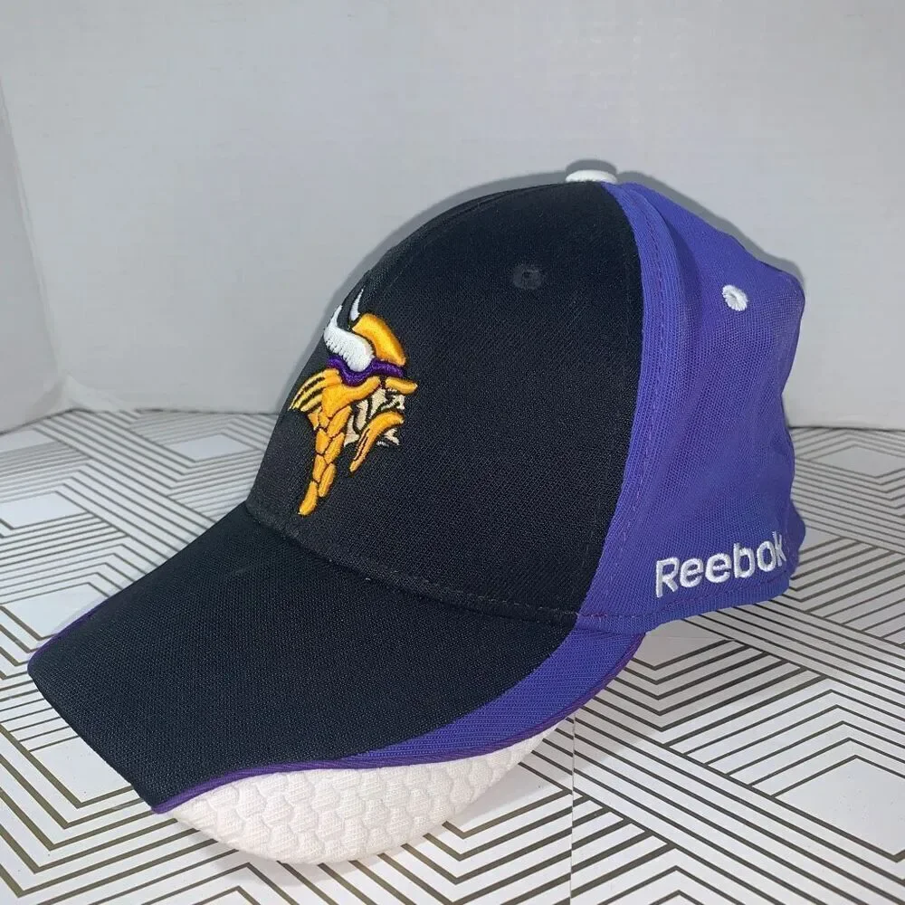 Reebok Minnesota Vikings S/M On Field Hat Cap NFL Football Purple Black Two Tone